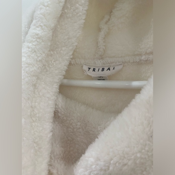 Tribal fleece pullover - Picture 4 of 6